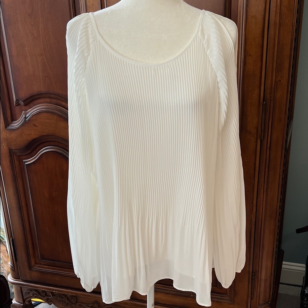 Flowy White Pleated Cold Shoulder Blouse, NWT, XL (Context Brand)